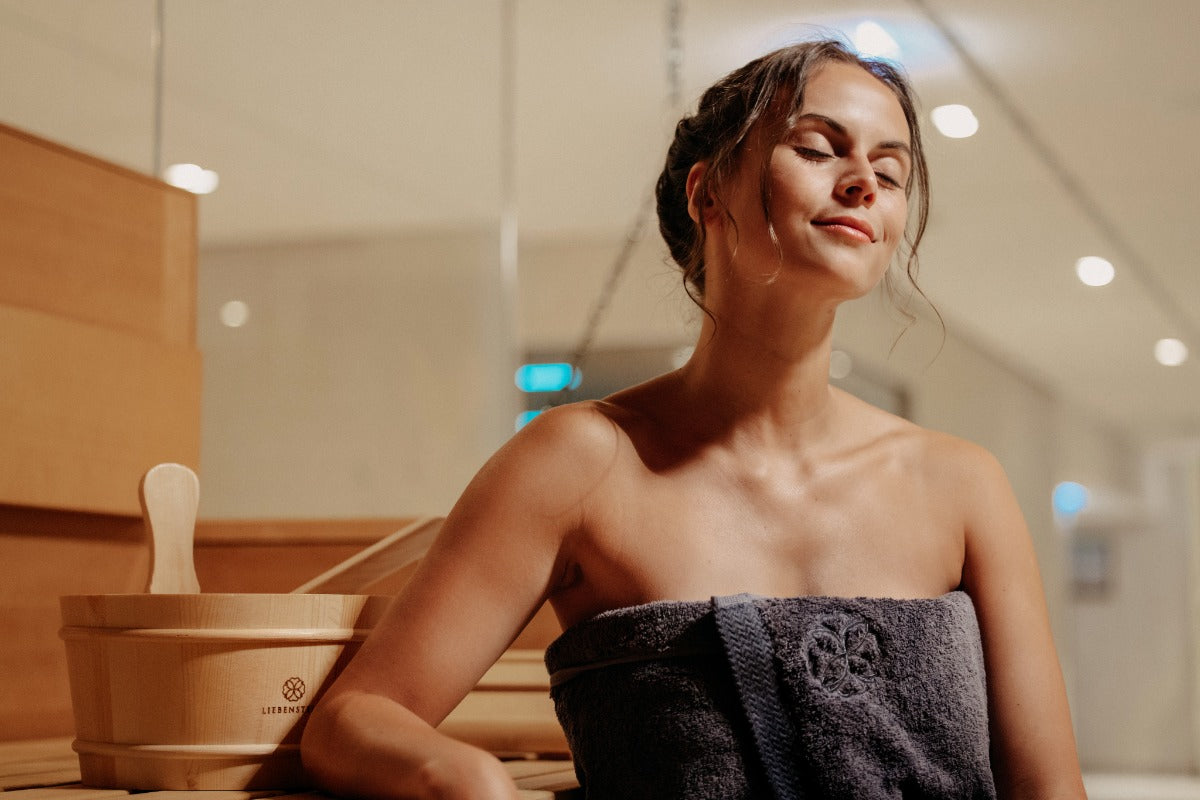 Gesunde Hautpflege in der Sauna: Tipps für strahlende Haut